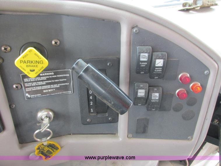 image for item L3885 2001 International school bus