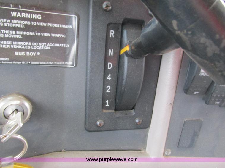 image for item L3885 2001 International school bus