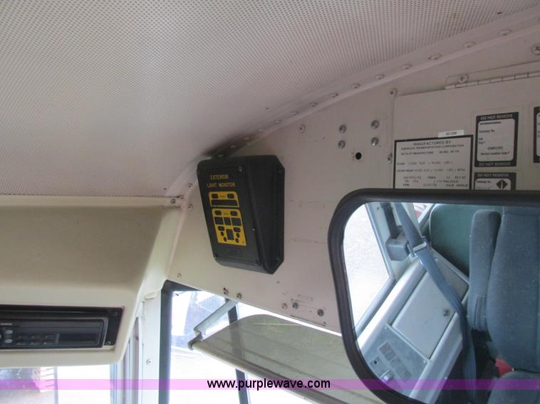 image for item L3885 2001 International school bus