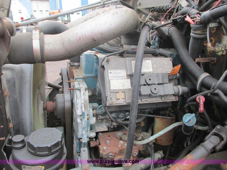 image for item L3885 2001 International school bus