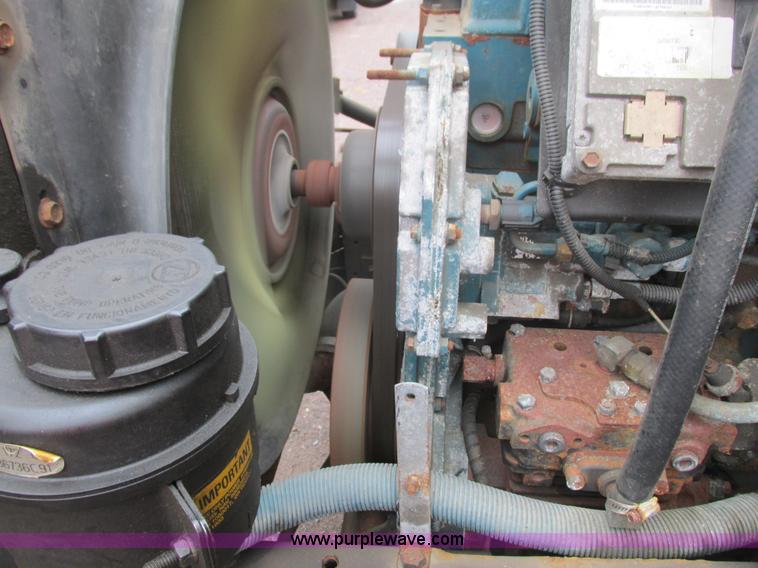 image for item L3885 2001 International school bus