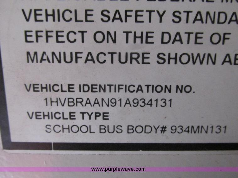 image for item L3885 2001 International school bus