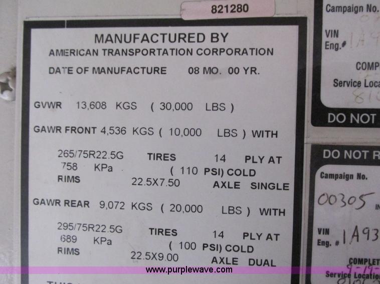 image for item L3885 2001 International school bus