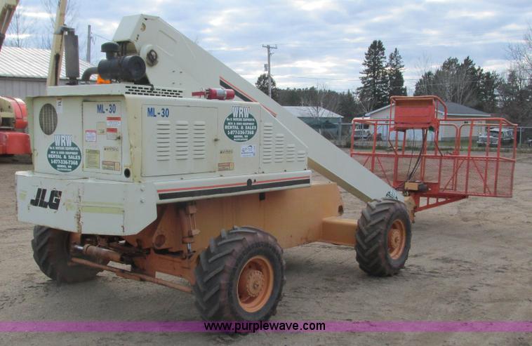 image for item L3898 1996 JLG 40H boom lift