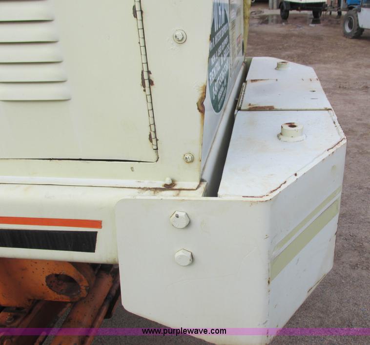 image for item L3898 1996 JLG 40H boom lift