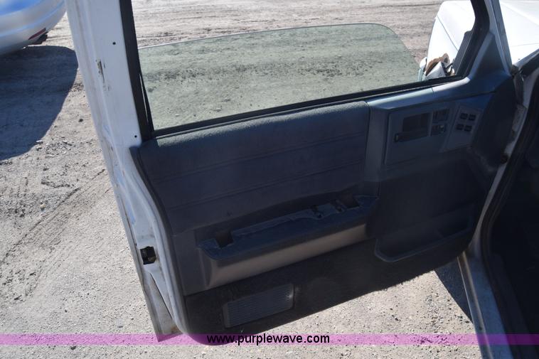image for item K4831 1993 GMC Jimmy SLE SUV