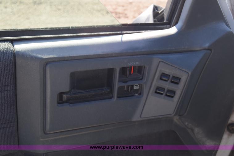 image for item K4831 1993 GMC Jimmy SLE SUV