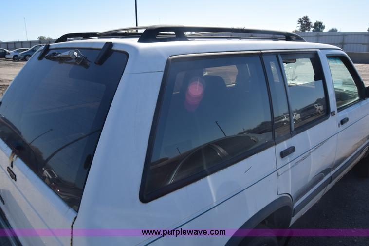 image for item K4831 1993 GMC Jimmy SLE SUV