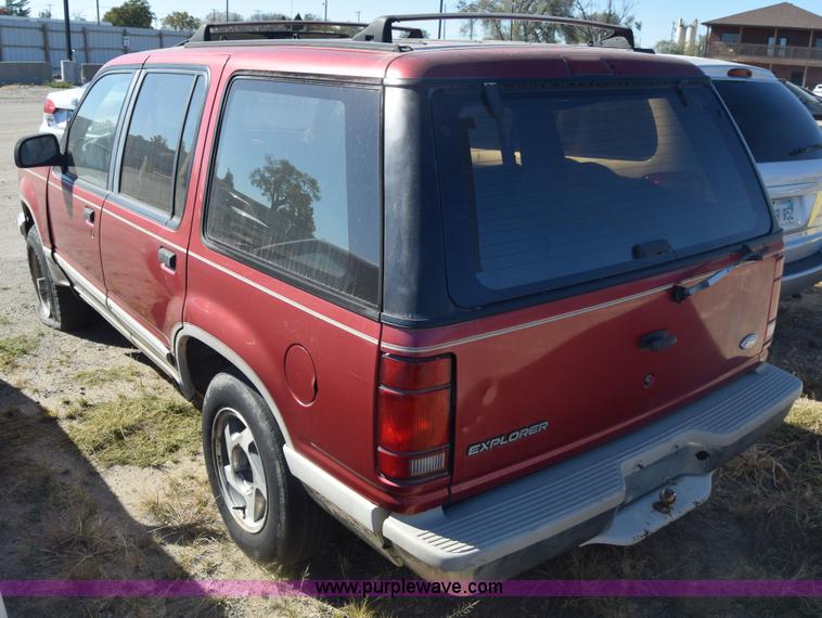 image for item K4833 1991 Ford Explorer SUV