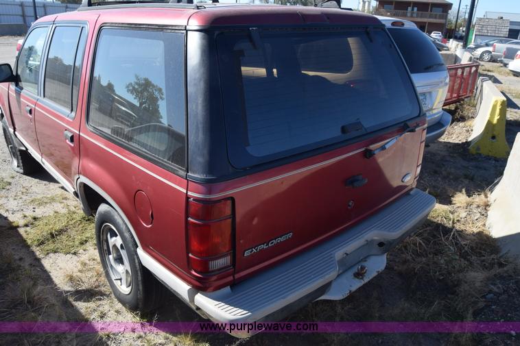 image for item K4833 1991 Ford Explorer SUV