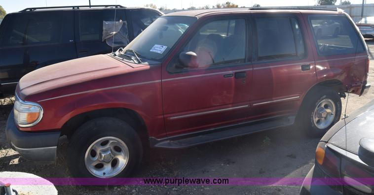 image for item K4834 2000 Ford Explorer SUV