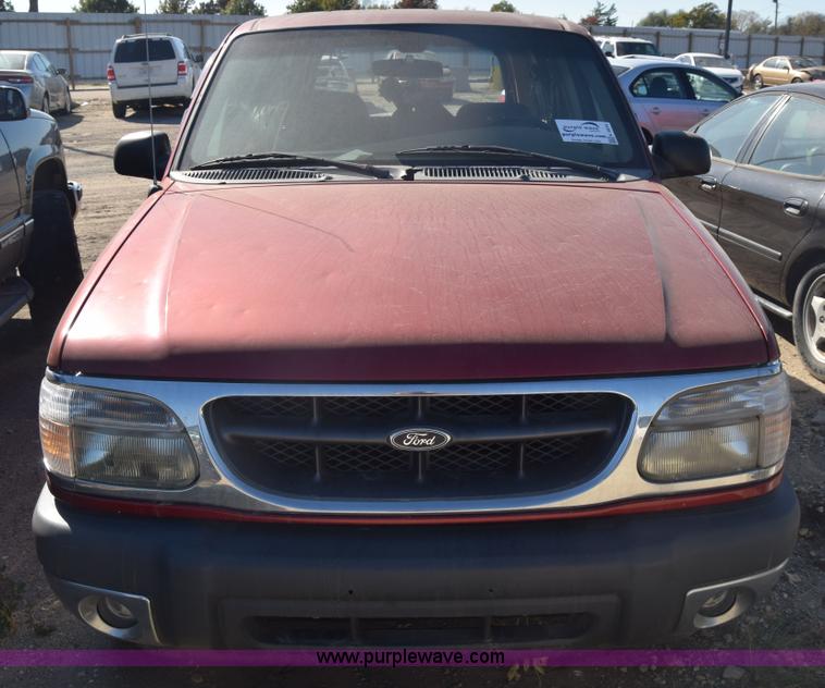 image for item K4834 2000 Ford Explorer SUV