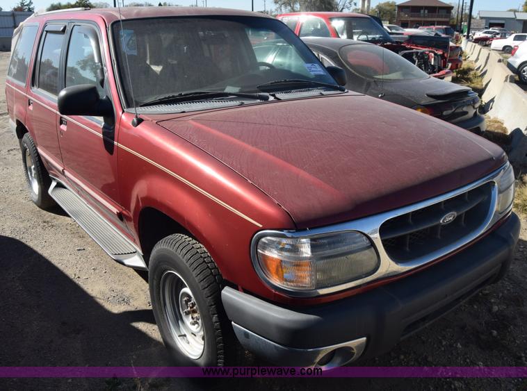 image for item K4834 2000 Ford Explorer SUV