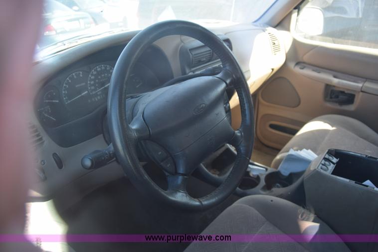 image for item K4834 2000 Ford Explorer SUV