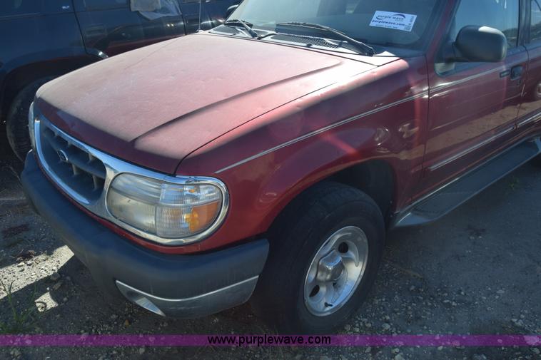 image for item K4834 2000 Ford Explorer SUV