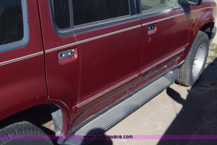 image for item K4834 2000 Ford Explorer SUV