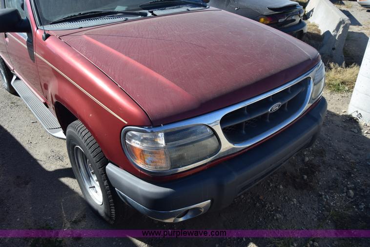 image for item K4834 2000 Ford Explorer SUV