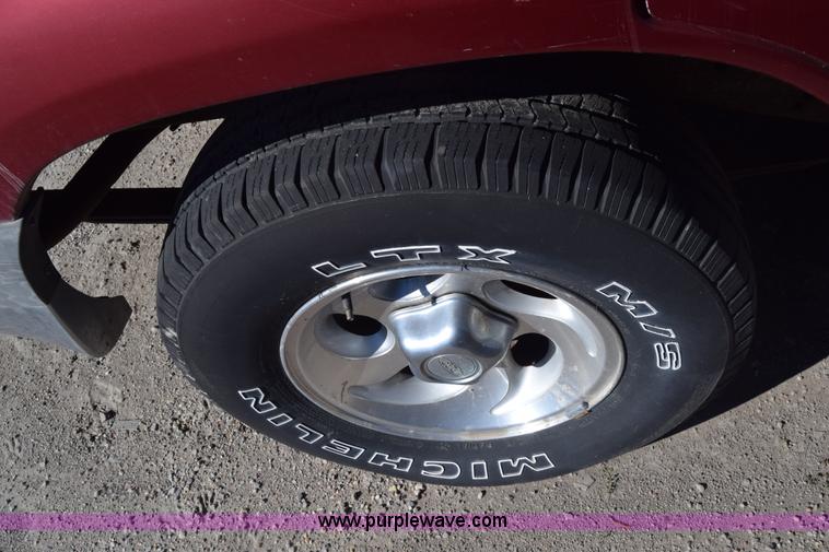 image for item K4834 2000 Ford Explorer SUV