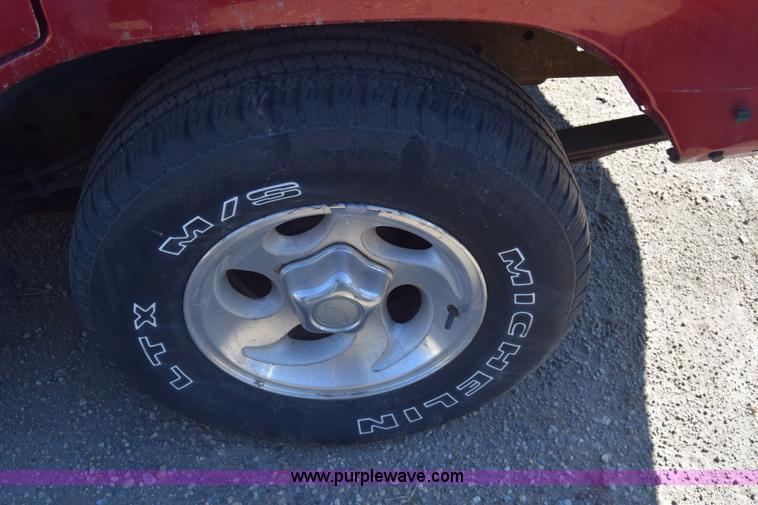 image for item K4834 2000 Ford Explorer SUV