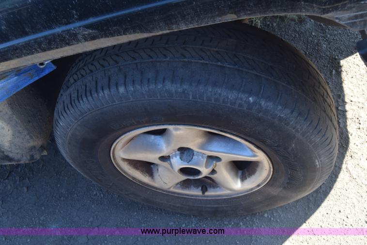 image for item K4838 2001 Dodge Ram 1500 Quad Cab pickup truck