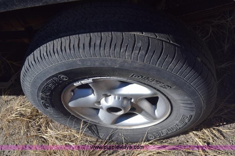 image for item K4838 2001 Dodge Ram 1500 Quad Cab pickup truck