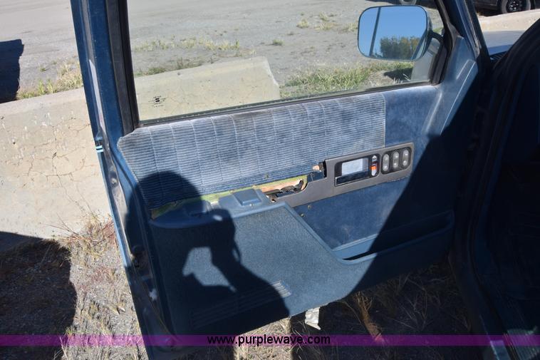 image for item K4840 1991 Chevrolet 1500 pickup truck