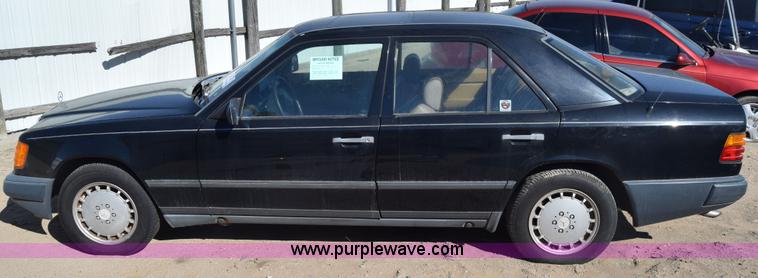 image for item K4843 1989 Mercedes Benz 300E