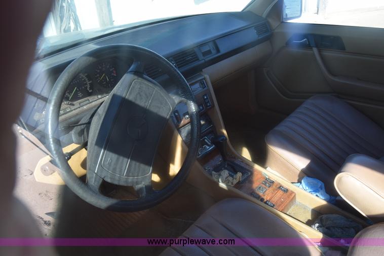 image for item K4843 1989 Mercedes Benz 300E