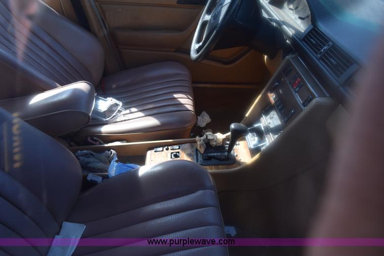 image for item K4843 1989 Mercedes Benz 300E