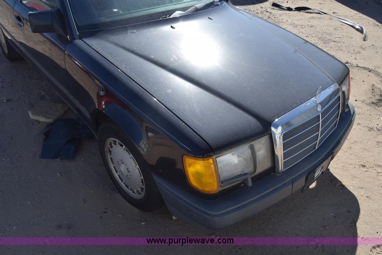 image for item K4843 1989 Mercedes Benz 300E