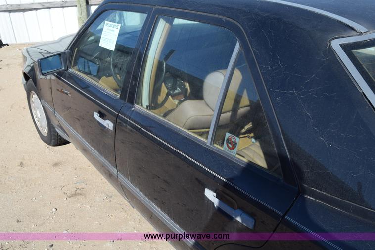 image for item K4843 1989 Mercedes Benz 300E