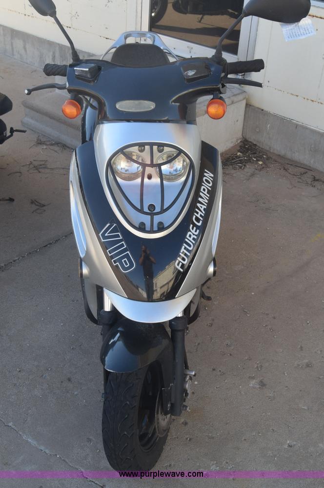 image for item K4845 2007 VIP moped