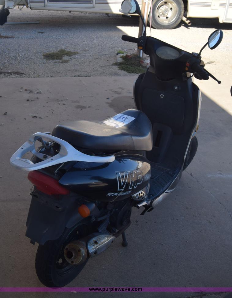 image for item K4845 2007 VIP moped