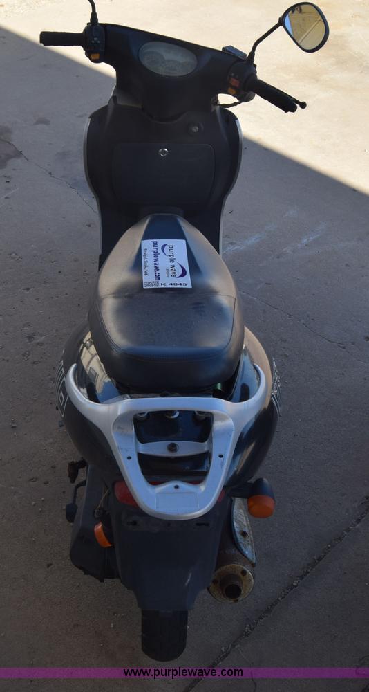 image for item K4845 2007 VIP moped