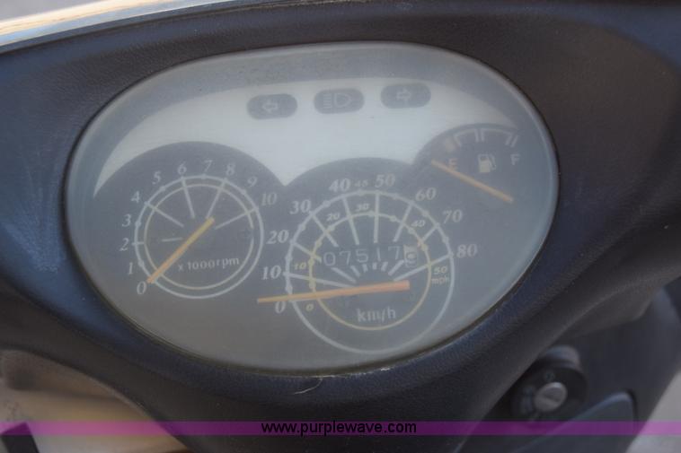 image for item K4845 2007 VIP moped