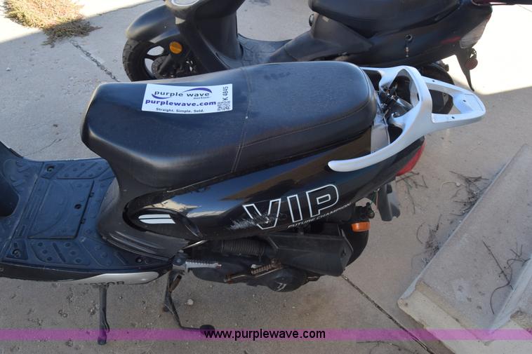 image for item K4845 2007 VIP moped