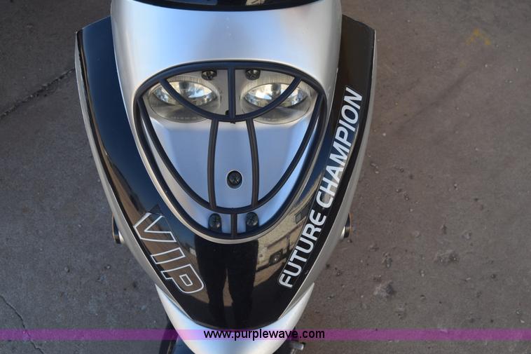 image for item K4845 2007 VIP moped