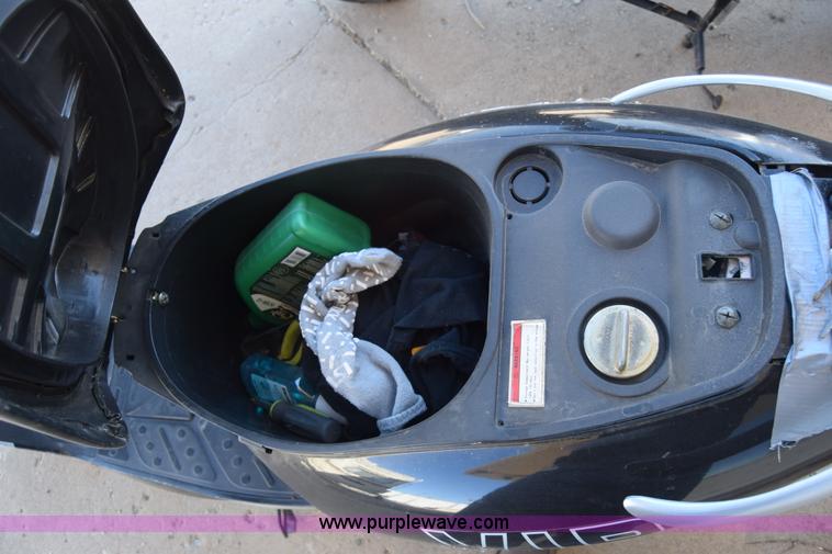image for item K4845 2007 VIP moped