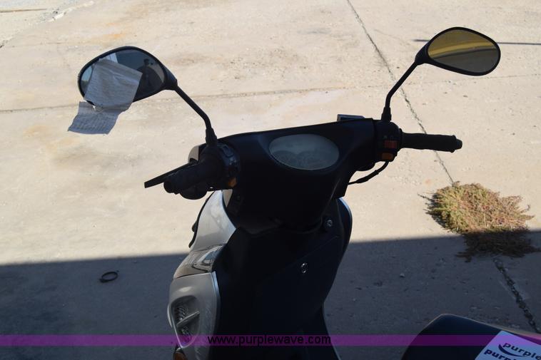 image for item K4845 2007 VIP moped