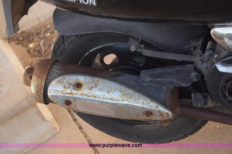 image for item K4845 2007 VIP moped