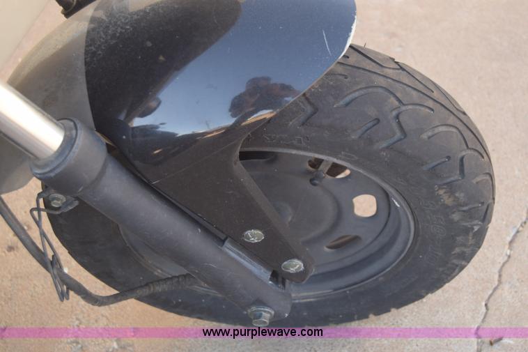 image for item K4845 2007 VIP moped