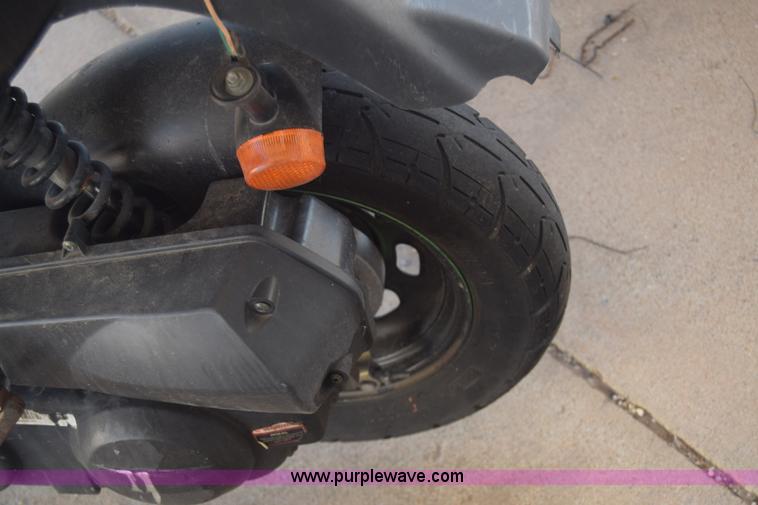 image for item K4845 2007 VIP moped