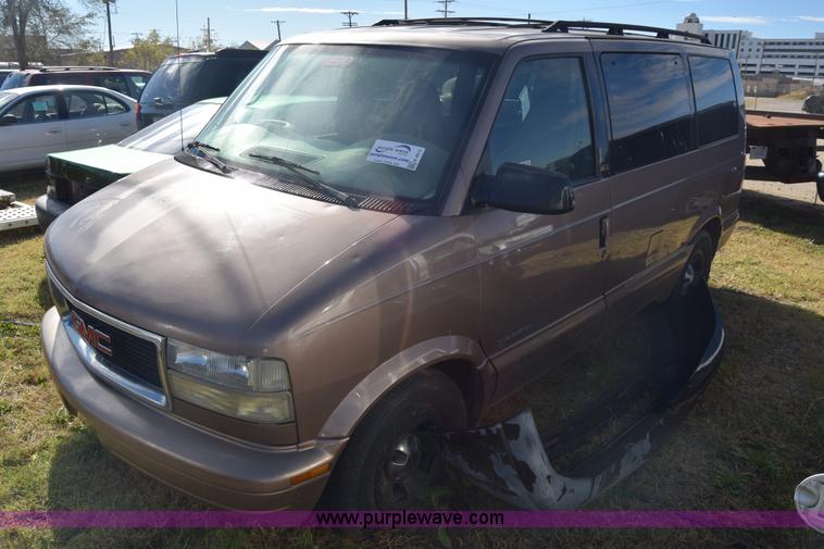 image for item K4912 2001 GMC Safari van