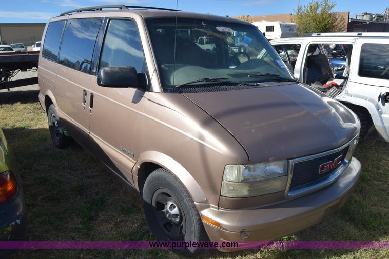 image for item K4912 2001 GMC Safari van