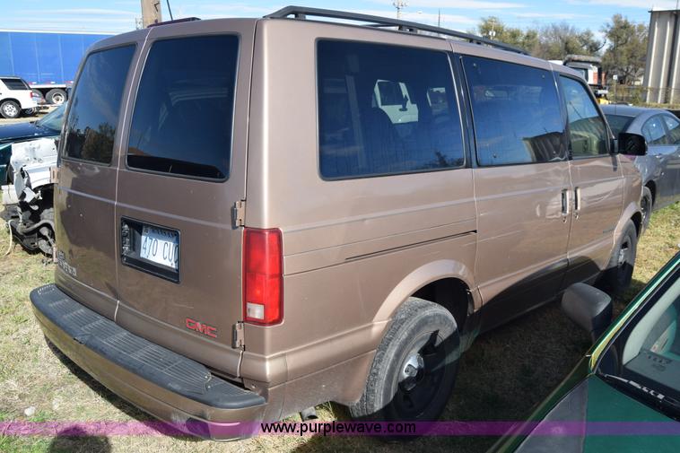 image for item K4912 2001 GMC Safari van