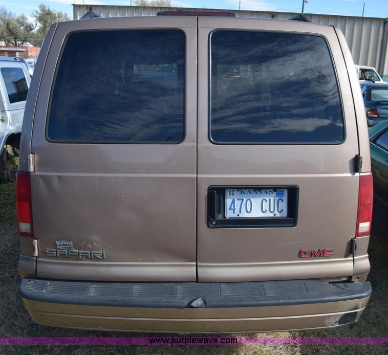 image for item K4912 2001 GMC Safari van