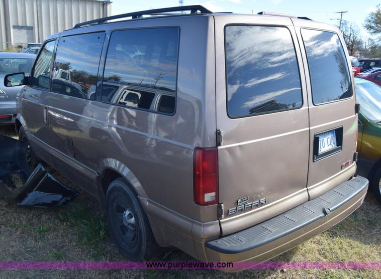 image for item K4912 2001 GMC Safari van