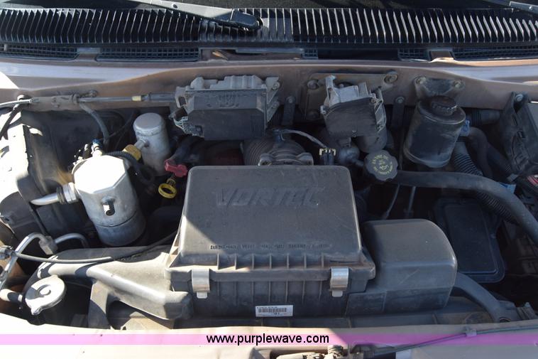 image for item K4912 2001 GMC Safari van