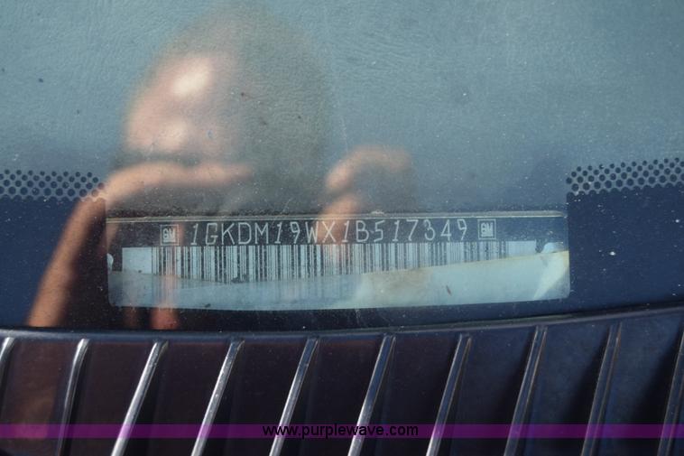 image for item K4912 2001 GMC Safari van