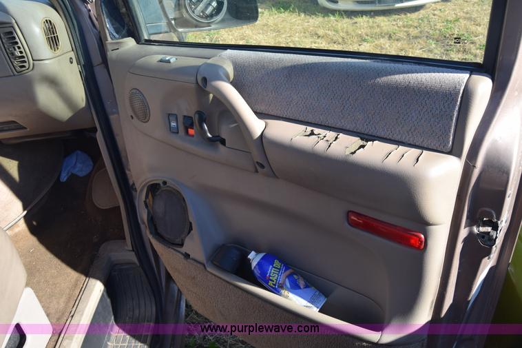 image for item K4912 2001 GMC Safari van